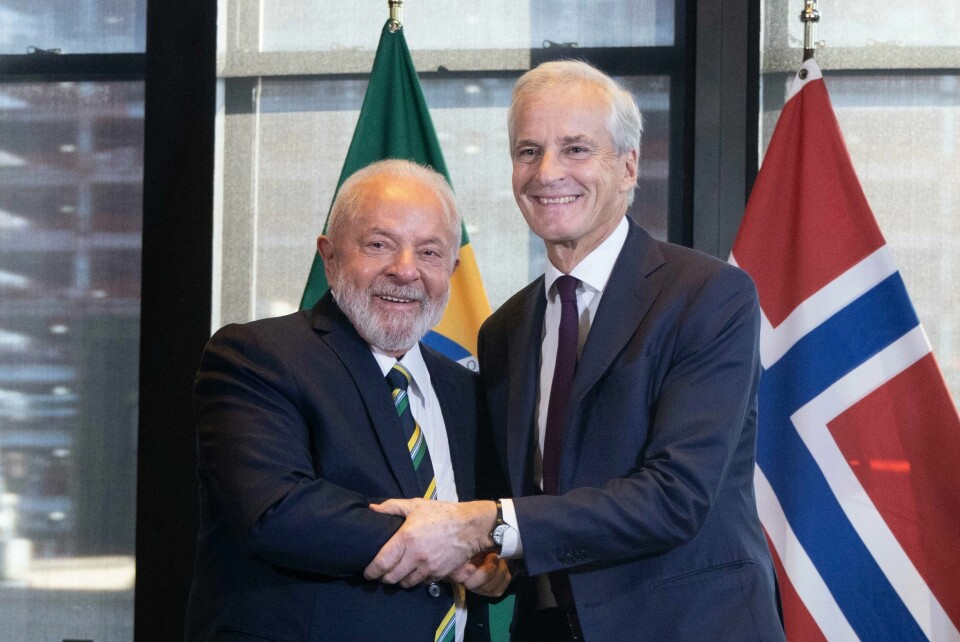 Brasils president Lula og statsminister Jonas Gahr Støre (Ap). President Lula da Silva (t.v.) møtte statsminister Jonas Gahr Støre (Ap) i forbindelse med FNs hovedforsamling i New York tidligere i år. Norge har i en årrekke støttet regnskogbevaring i Brasil med betydelige pengesummer. Etter at Lula igjen ble president for snart et år siden, har avskogingen i Amazonas falt kraftig. Foto: Pontus Höök / NTB