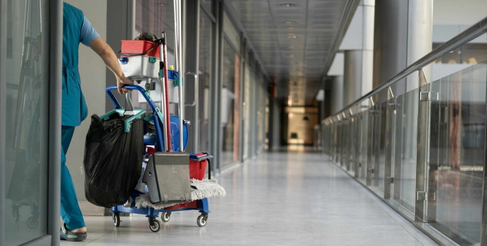 Arbeidsgivere truer syke ansatte med oppsigelse, viser en ny rapport om den norske renholdsbransjen. Bildet er et illustrasjonsfoto. Arbeidsgivere truer syke ansatte med oppsigelse, viser en ny rapport om den norske renholdsbransjen. Bildet er et illustrasjonsfoto.