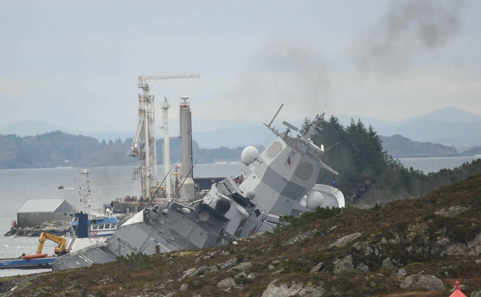 Fregatten KNM Helge Ingstad ble evakuert og holdt på å synke før den kjørt mot land etter kollisjon med et tankskip i Øygarden utenfor Bergen torsdag morgen.