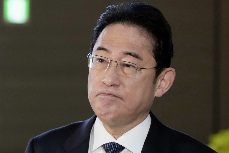 Japans statsminister Fumio Kishida svarer på spørsmål fra pressen mandag. Japans statsminister Fumio Kishida svarer på spørsmål fra pressen mandag. Foto: Kyodo News / AP / NTB /