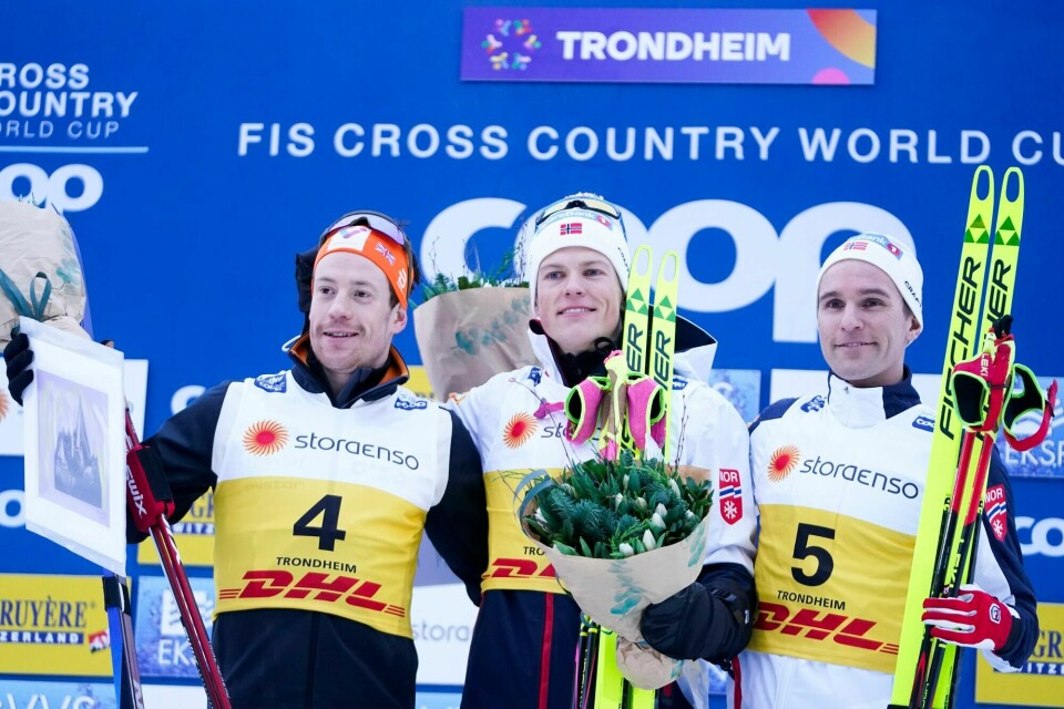 Johannes Høsflot Klæbo flankert av toere Andrew Musgrave t.v. og Didrik Tønseth. Johannes Høsflot Klæbo flankert av toere Andrew Musgrave t.v. og Didrik Tønseth.