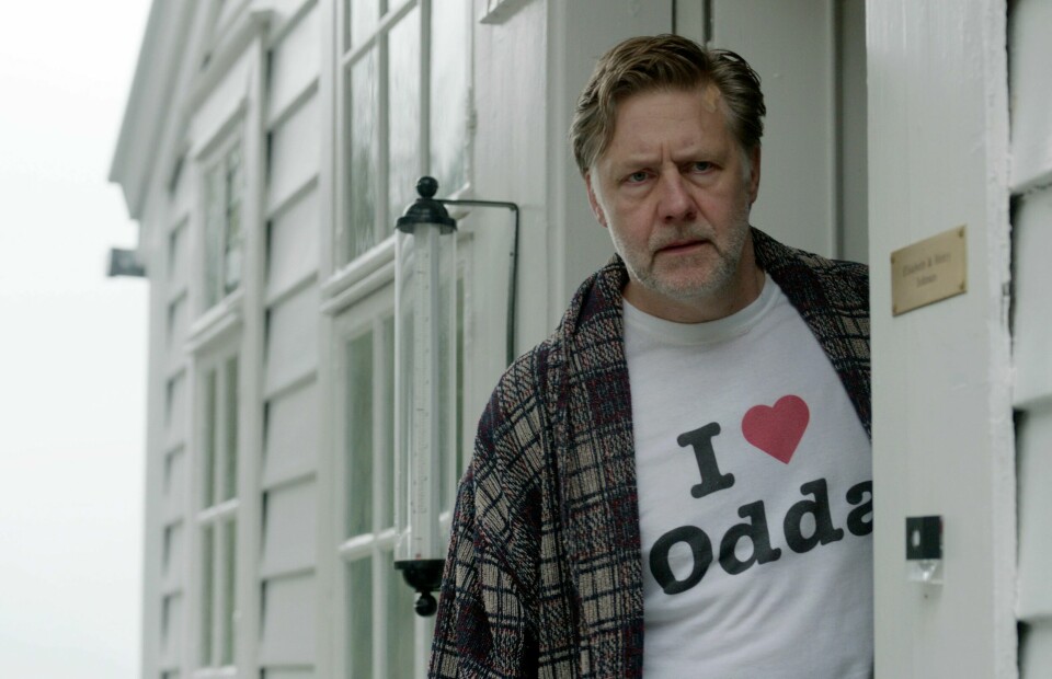 Mads Ousdal spiller den arrogante kirurgen som får uhelbredelig hjernesvulst i «RIP Henry», den beste norske dramaserien så langt i år. Mads Ousdal spiller arrogant kirurg med uhelbredelig hjernesvulst i «RIP Henry», som har premiere i 2023. Foto: Viaplay
