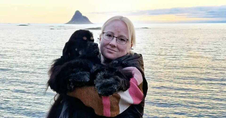 Tobarnsmor Suzanne Okan må betale tilbake 26.041 kroner til Nav innen 21 desember. Tobarnsmor Suzanne Okan må betale tilbake 26.041 kroner til Nav innen 21 desember.