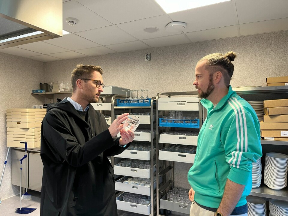 Kokken Tor Kristian Høivik mener glassene funker til riskrem. Anders Jensen er enig. Kokken Tor Kristian Høivik mener glassene funker til riskrem. Andres Jensen er enig.