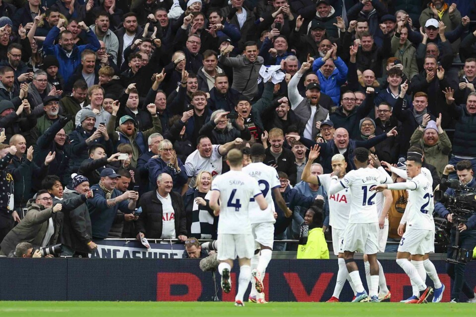 Tottenham feirer scoring mot Everton i Premier League Tottenham feirer scoring mot Everton i Premier League. Foto: Ian Walton / AP / NTB