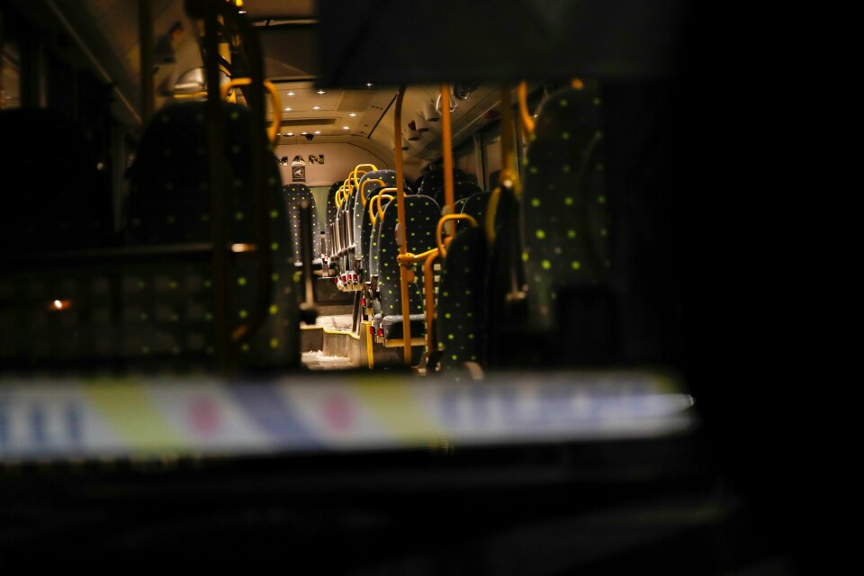 26 år gamle Faridullah Rahmani ble knivstukket og døde etter skadene han pådro seg på denne bussen Foto: Frederik Ringnes / NTB