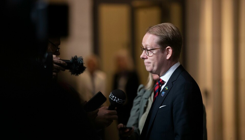 Sverige og utenriksminister Tobias Billström venter fortsatt på klarsignal fra Tyrkia og Ungarn før de kan bli med i Nato. Onsdag tok Tyrkias nasjonalforsamling ferie uten å ha stemt over saken, som dermed er utsatt igjen – denne gangen til over nyttår. Arkivfoto: Sverige og utenriksminister Tobias Billström venter fortsatt på klarsignal fra Tyrkia og Ungarn før de kan bli med i Nato. Onsdag tok Tyrkias nasjonalforsamling ferie uten å ha stemt over saken, som dermed er utsatt igjen – denne gangen til over nyttår. Arkivfoto: Hanna Johre / NTB