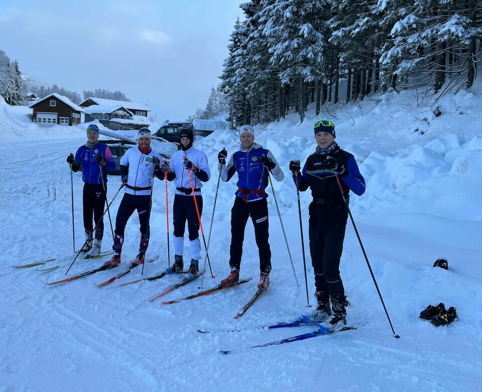 Fra venstre: Håvard Kolbeinsvik, Thomas Karbøl Oxaal, Elias Dybing, Cato Søndenå Karbøl og Iver Bastlien. Fra venstre: Håvard Kolbeinsvik, Thomas Karbøl Oxaal, Elias Dybing, Cato Søndenå Karbøl og Iver Bastlien.