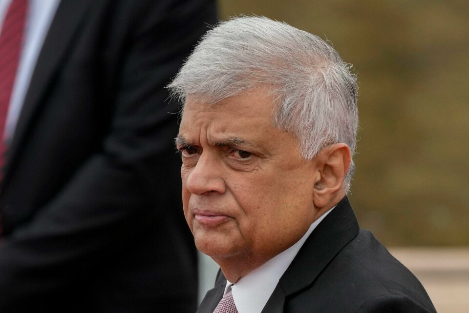 Sri Lankas president Ranil Wickremesinghe har gjort noe litt utenom det vanlige for innsatte i fengsel denne jula. Sri Lankas president Ranil Wickremesinghe har lagt ned forbud mot import av en rekke varere i et forsøk å få kontroll over den økonomiske krisen. Foto: Eranga Jayawardena/AP photo/NTB
