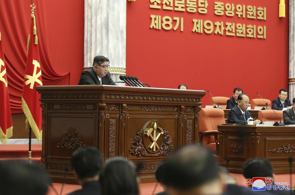 Nord-Koreas leder Kim Jong-un har i en tale blinket ut det som ventes å bli landets satsingsområder i 2024. Han varsler økt militær satsing for å avskrekke det han kaller trusler fra USA. Nord-Koreas leder Kim Jong-un har i en tale blinket ut det som ventes å bli landets satsingsområder i 2024. Han varsler økt militær satsing for å avskrekke det han kaller trusler fra USA. Foto: KCNA / AP / NTB