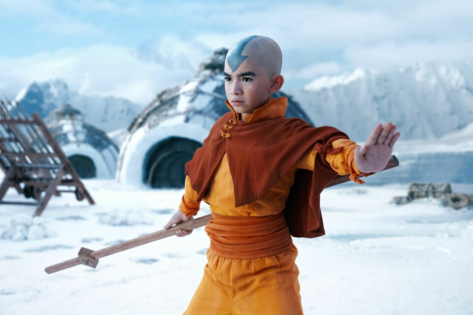 Fantasyserien «Avatar: The Last Airbender» er en ny stor TV-produksjon Netflix satser på skal fenge abonnenter på flere kontinenter i 2024. Gordon Cormier har rollen som Aang, en gutt med overnaturlige krefter i serien basert på en svært populær animasjonsserie fra 2000-tallet. Fantasyserien «Avatar: The Last Airbender» er en ny stor TV-produksjon Netflix satser på skal fenge abonnenter på flere kontinenter i 2024. Gordon Cormier har rollen som Aang, en gutt med overnaturlige krefter i serien basert på en svært populær animasjonsserie fra 2000-tallet.