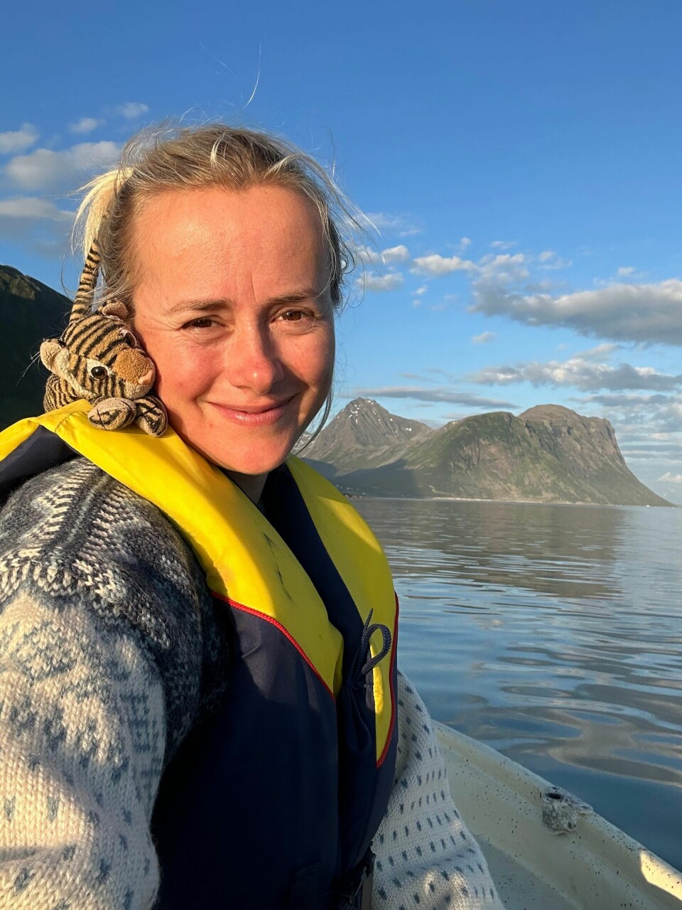 Tale Maria Krohn Engvik, bedre kjent som Helsesista, kaller turen til Nord-Norge det fineste hun har gjort for seg selv. Det eneste selskapet hun hadde var kosebamsen «Tiger’n», hennes trofaste følgesvenn på reise. Tale Maria Krohn Engvik, bedre kjent som Helsesista, kaller turen til Nord-Norge det fineste hun har gjort for seg selv. Det eneste selskapet hun hadde var kosebamsen «Tiger’n», hennes trofaste følgesvenn på reise.