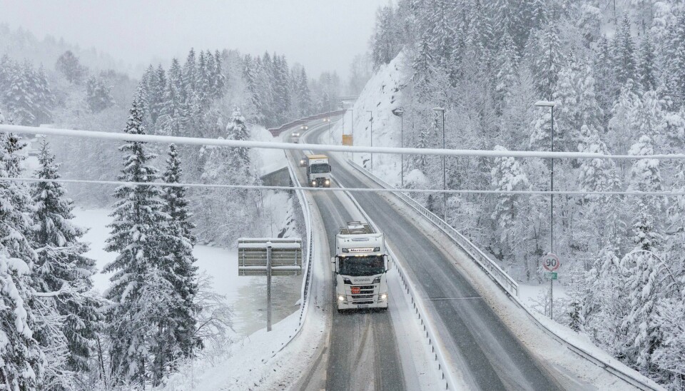 Det er ventet store snømengder og krevende kjøreforhold rundt om i deler av Sør-Norge fram til tirsdag morgen. Det er ventet store snømengder og krevende kjøreforhold rundt om i deler av Sør-Norge fram til tirsdag morgen. Foto: Tor Erik Schrøder / NTB