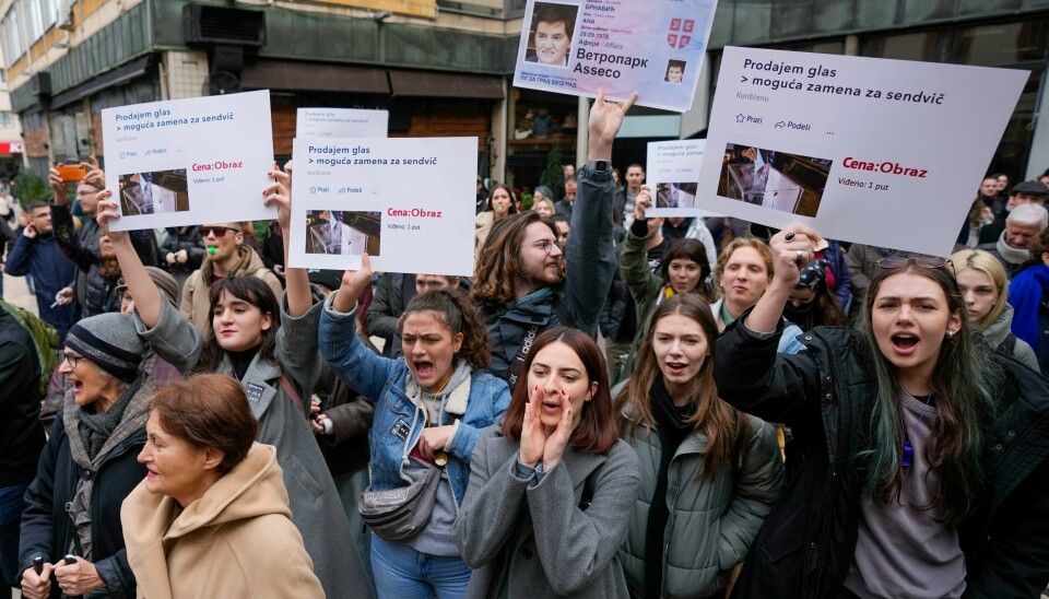 Studenter protester mot valgresultatet 27. desember. Studenter protester mot valgresultatet 27. desember.