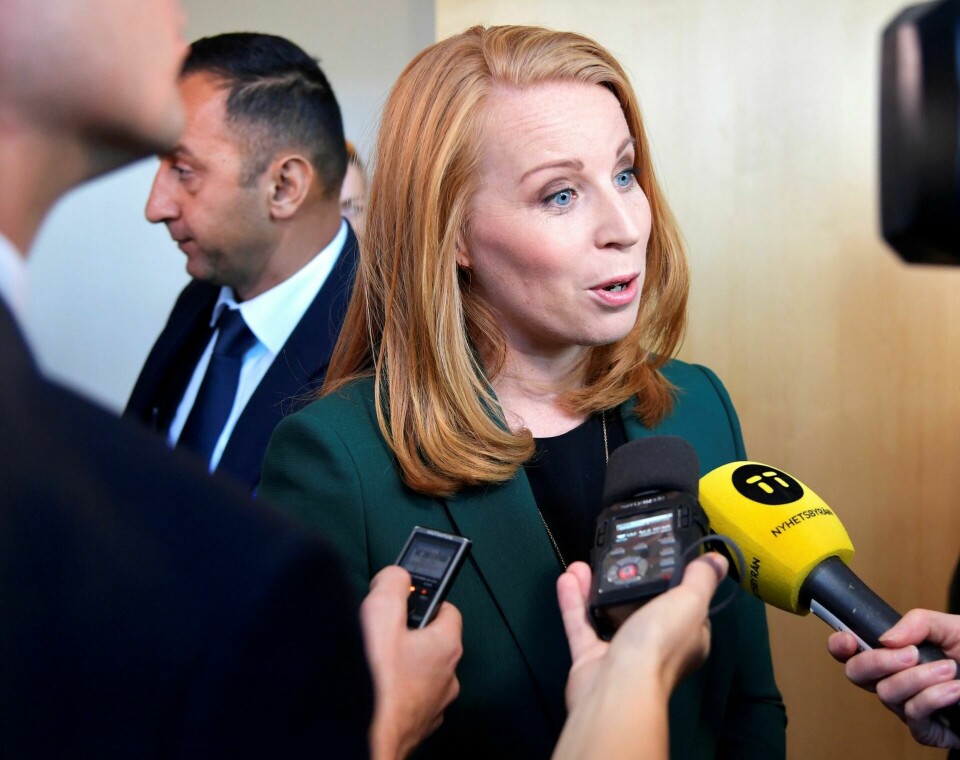 Nøkkelrolle: Centerpartiets partileder Annie Lööf kan være i ferd med å bytte fra høyre til venstresiden etter uttalelser i går. FOTO: ANDERS WIKLUND/NTB SCANPIX Nøkkelrolle: Centerpartiets partileder Annie Lööf kan være i ferd med å bytte fra høyre til venstresiden etter uttalelser i går. FOTO: ANDERS WIKLUND/NTB SCANPIX