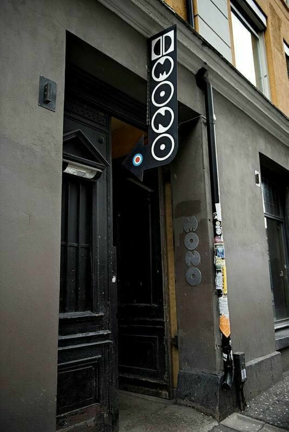 Mono stenger dørene fra nyttår.