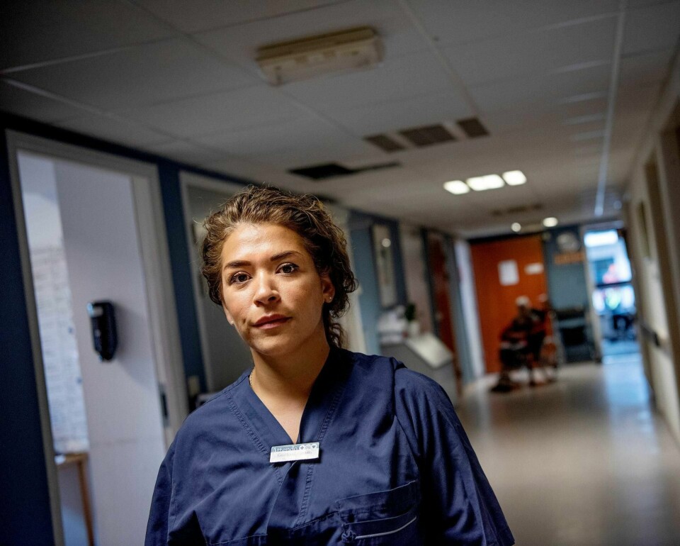Gisella Castillo er tillitsvalgt på Paulus sykehjem på Grünerløkka i Oslo, som drives av det private selskapet Attendo. Der er minstelønna for helsefagarbeidere langt lavere enn i sykehjem drevet av kommunen. – Det er ingen av oss som tenker at vi blir rike av jobben vår, men vi må jo ha en lønn å leve av, sier Castillo.