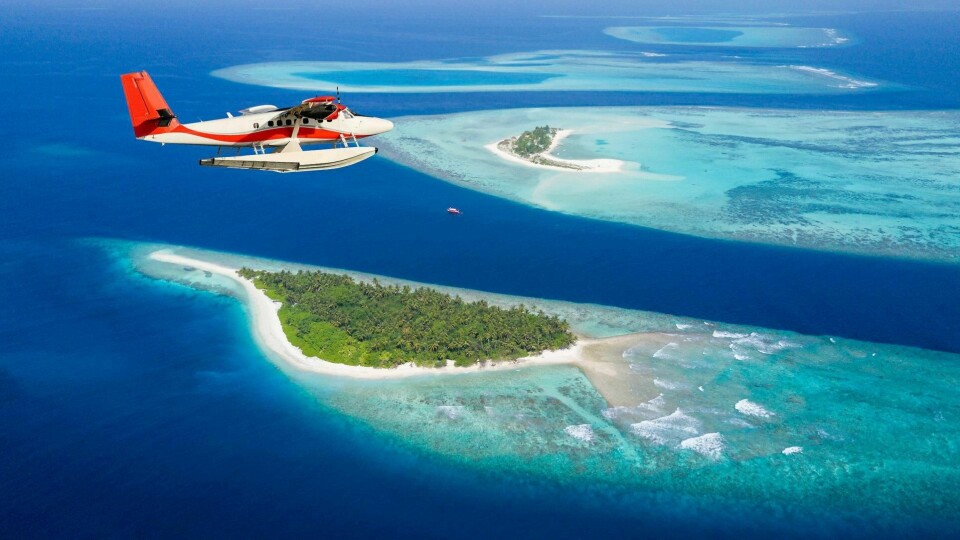 Reise og se før det er for sent – og bidra til at postkortvakre Maldivene forsvinner i havet? Eller bli hjemme? FOTO: ISTOCK