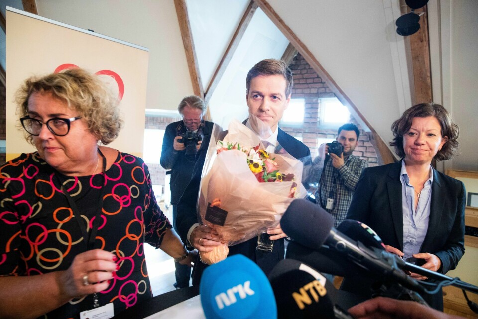 KrFs kommunikasjonssjef Mona Høvset (t.h.) sier partiet følger utviklingen nøye etter flere oppfordringer om å melde seg inn i partiet for å «kuppe» avgjørelsen partiet skal ta i høst. Her med nestleder Olaug Bollestad (f.v.) og partileder Knut Arild Hareide.