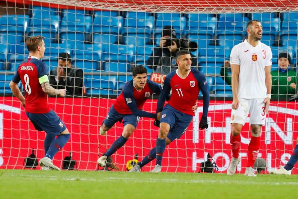 Tarik og Mohamed Elyonoussi spilte to av hovedrollene på Ullevaal denne kvelden. Oslo 20181016.EM-kvalifisering fotball Nations League Norge - Bulgaria Ullevaal stadion. Tarik Elyounoussi (t.v.) jubler sammen med Mohamed Amine Elyounoussi 1-0 etter scoringen under EM-kvalifiseringskampen mellom Norge og Bulgaria på Ullevaal stadion tirsdag.Foto: Cornelius Poppe / NTB scanpix