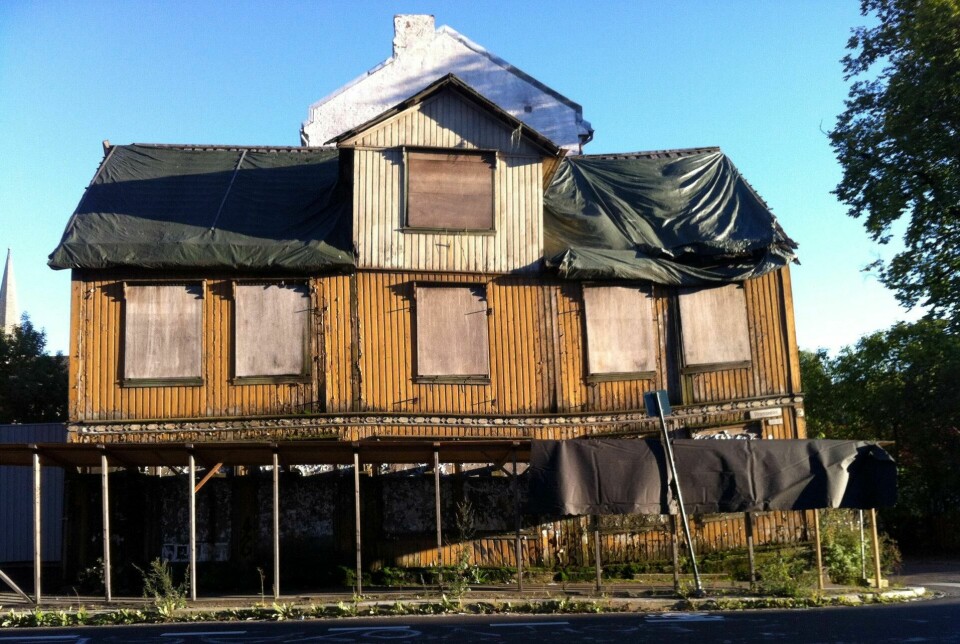 Trehusvillaen fra 1857, sånn den så ut i 2012. Tidlig i 2014 ble den til slutt revet. Trehusvillaen fra 1857, sånn den så ut i 2012. Tidlig i 2014 ble den til slutt revet.