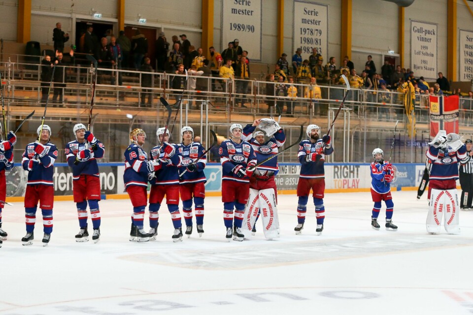 Oslo 20181018.Vålerengaspillerne jubler for seier etter eliteseriekampen i ishockey mellom Vålerenga og Storhamar i Furuset Forum.Foto: Fredrik Hagen / NTB scanpix Oslo 20181018.Vålerengaspillerne jubler for seier etter eliteseriekampen i ishockey mellom Vålerenga og Storhamar i Furuset Forum.Foto: Fredrik Hagen / NTB scanpix
