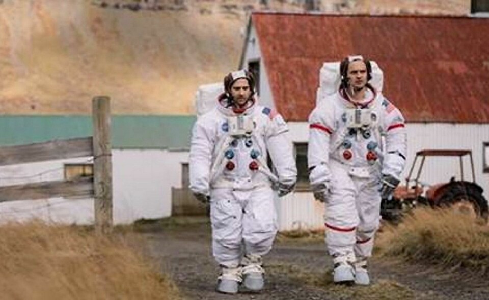 Jason Schwartzman og Jake Johnson spiller hovedrollene i Bobbie Peers nye kortfilm, «To Plant a Flag». FOTO: FRA FILMEN Jason Schwartzman og Jake Johnson spiller hovedrollene i Bobbie Peers nye kortfilm, «To Plant a Flag». FOTO: FRA FILMEN