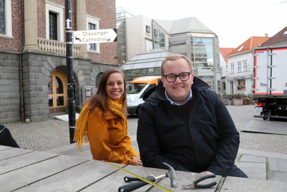 Stavanger SVs programkomite, her ved Eirik Faret Sakariassen og Ingrid Kristine Aspli, vil prioritere kommunal utlånssentral, nytt sykehjem og flere ansatte i skole, barnehager og sykehjem. Forslaget behandles endelig i Stavanger SV 29. november. FOTO: STEIN ROGER FOSSMO