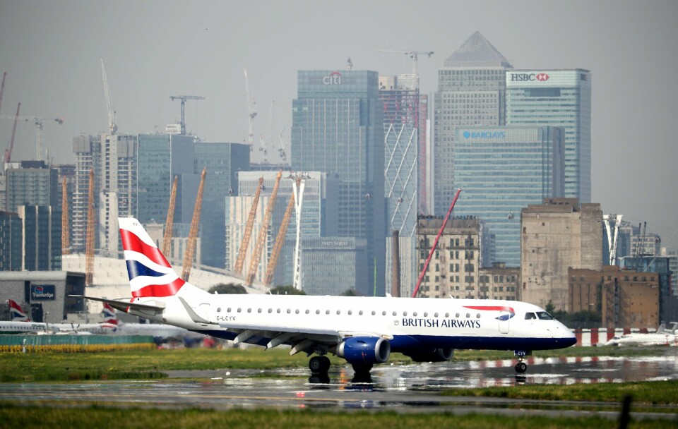 British Airways avviser anklagene fra en passasjer som hevder at han pådro seg nerveskader på en 12 timer lang flytur.