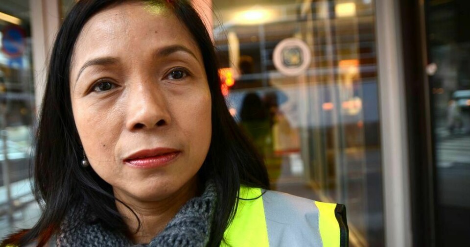 Deneb Sundsvåg er sykepleier med to halve stillinger. I jobben på helsehotellet på Ullevål sykehus som er drevet av det private firmaet Eurest, tjener hun bare 75 prosent av det hun tjener i jobben hun har i Oslo kommune. Nå streiker hun i den ene jobben,