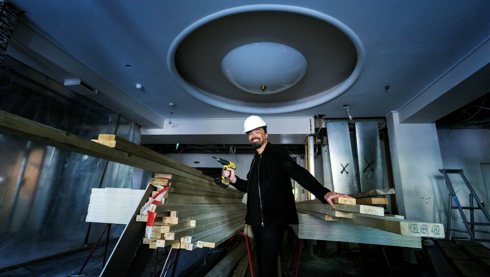 Avtroppende teatersjef Arne Nøst fra forrige storoppussing av Rogaland Teater. Til tross for ny foajé trenger teatret i Kannik mer plass. Foto: Roy Storvik