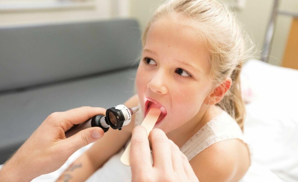 Tilgangen på effektiv antibiotikamedisin til barn er ikke tilfredsstillende, sier Henrik Irgens i Nasjonalt kompetansenettverk for legemidler til barn, og Ketil Størdal, leder for Norsk barnelegeforening. Illustrasjonsfoto.