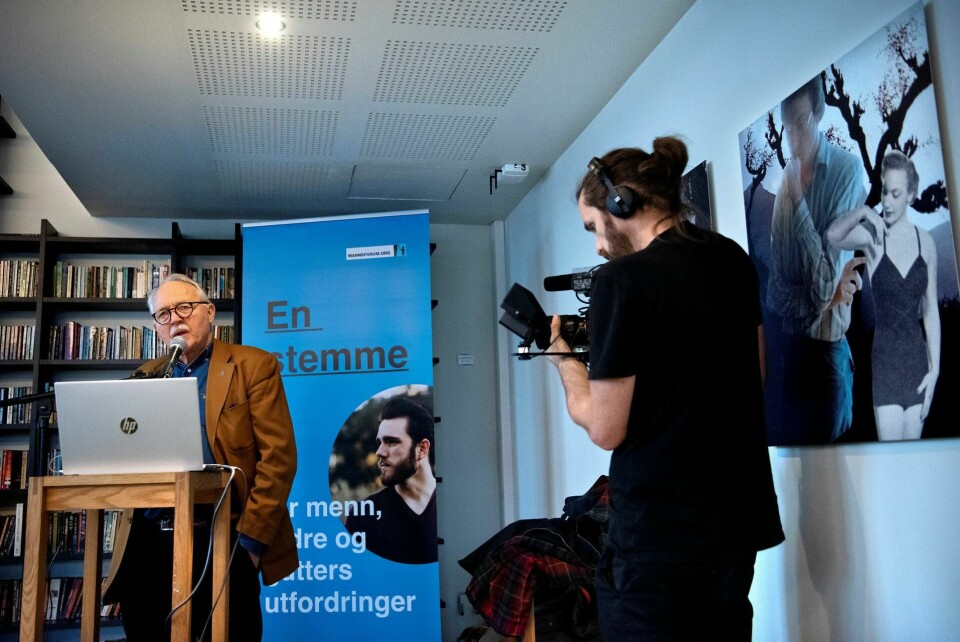 Mannen i Krise: Leder i Mannsforum, Guttorm Grundt, lurte på den internasjonale mannsdagen om «hva skjedde (ikke) med statlige utredningers forslag til likestilling for menn og fedre?» Mannen i Krise: Leder i Mannsforum, Guttorm Grundt, lurte på den internasjonale mannsdagen om «hva skjedde (ikke) med statlige utredningers forslag til likestilling for menn og fedre?»