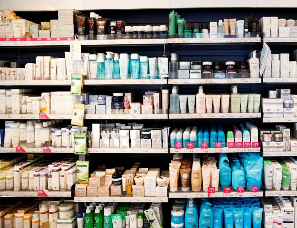 Flere kosmetiske produkter inneholder farlige miljøstoffer, ifølge EU. Bransjen må nå se seg om etter alternativer. Illustrasjonsfoto.