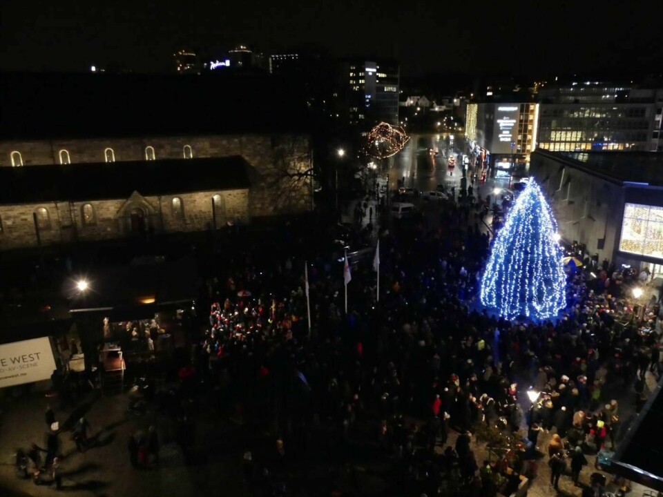 Førstkommende søndag er det mye som skjer i Stavanger og omegn. Det er julegrantenning i Stavanger og Sandnes, julelysene på Ullandhaugtårnet tennes, og pepperkakebyen og skøyteisen med Oljemuseet åpner.