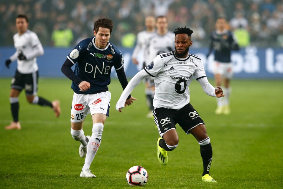 Det ville seg ikke for Lars Vilsvik (t.v.) og Strømsgodset i cupfinalen søndag. OSLO 20181202.NM finale fotball menn Rosenborg BK - Strømsgodset IF Rosenborgs Samuel Adegbenro i duell med Strømsgodsets Lars Vilsvik under cupfinalen mellom Rosenborg BK og Strømsgodset IF på Ullevaal stadion søndag.Foto: Terje Pedersen / NTB scanpix