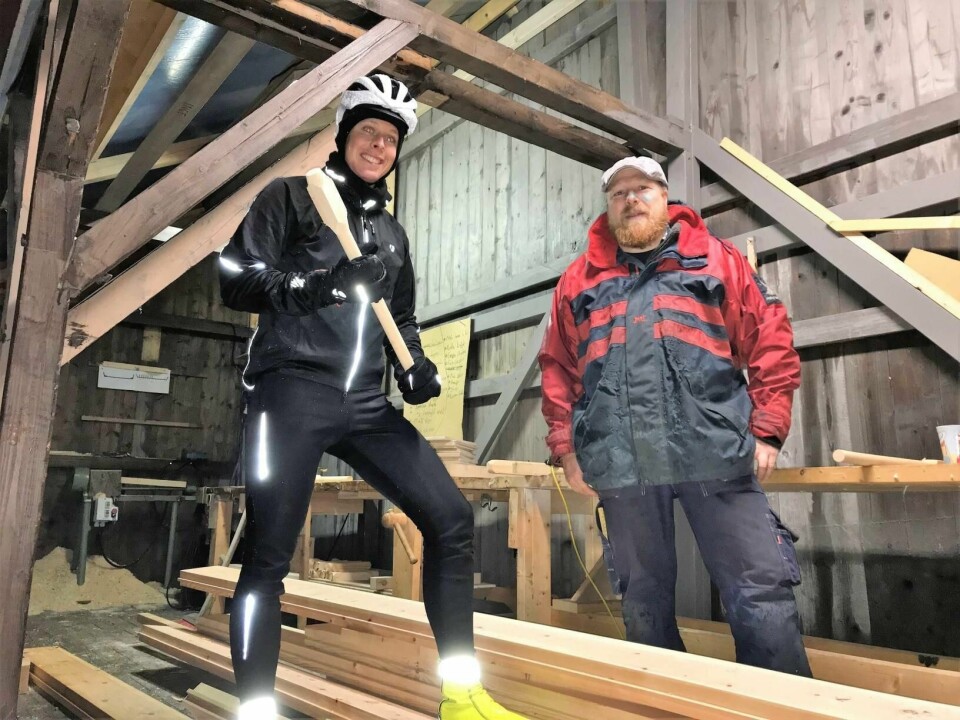 Jonas Orset tar klimaansvaret et par hakk lengre enn Ola og Kari Nordmann. Her avbildet med Andreas Pagander -byggmester for Håpets Katedral på Isegran.