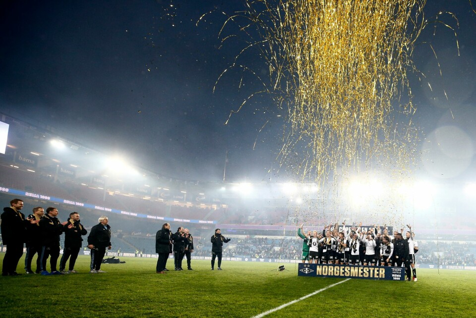 Sesongen er over på Ullevaal. Og Rosenborg står igjen som cupmestere. OSLO 20181202.NM finale fotball menn Rosenborg BK - Strømsgodset IF Rosenborg feirer etter at de ble norgesmestre i fotball søndag. RBK slo Strømsgodset IF 4-1 i cupfinalen på Ullevaal stadion søndag.Foto: Fredrik Hagen / NTB scanpix