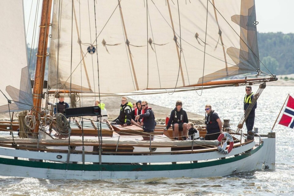 Magnus Bermel, Nora Helgesen, Mikkel Varheim, Simen Kristiansen, Andreas Lavik, Sondre Helgesen, Marie Helgesen, Eirik Gjeldnes (Skipper), og Fredrik Nordby (bakerst)