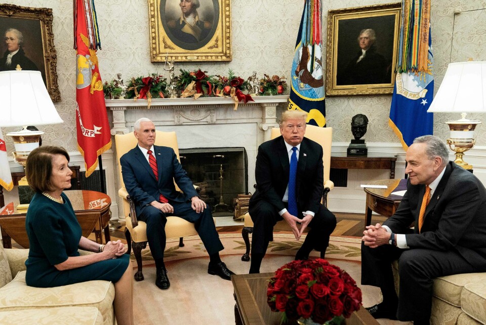 Nancy Pelosi, Mike Pence, Dobald Trump og Chuck Schumer i Det ovale kontor. Møtet endte i krangel.