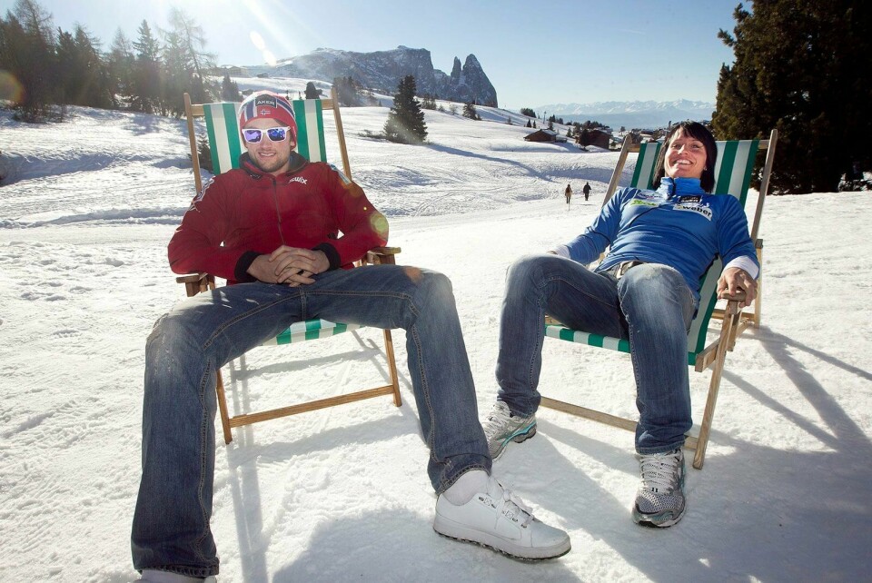 HVILER: Petter Northug og Marit Bjørgen i sin nye positur. Men dette bildet er fra Seiser Alm foran VM i Oslo i 2011. FOTO: HEIKO JUNGE/NTB SCANPIX
