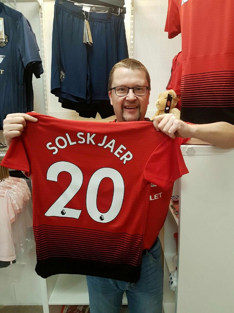 Bernt Hjørnevik, daglig leder i Manchester United Supporters Club Scandinavia, ser for seg en pen fortjeneste på at Ole Gunnar Solskjær blir vikar-manager i storklubben Manchester United.
