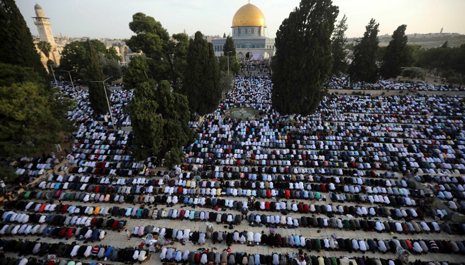 Palestinere ber i gamlebyen i Jerusalem. Israelske myndigheter har hittil i år revet et rekordhøyt antall palestinske boliger i Øst-Jerusalem og Vestbredden, begge israelskokkuperte områder.