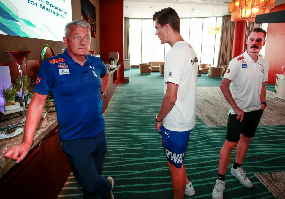 ingen plan: Gjert Ingebrigtsen (t.v.) og sønnene Jakob og Henrik får en ny heftig kveld i Doha. FOTO: LISE ÅSERUD/NTB SCANPIX
