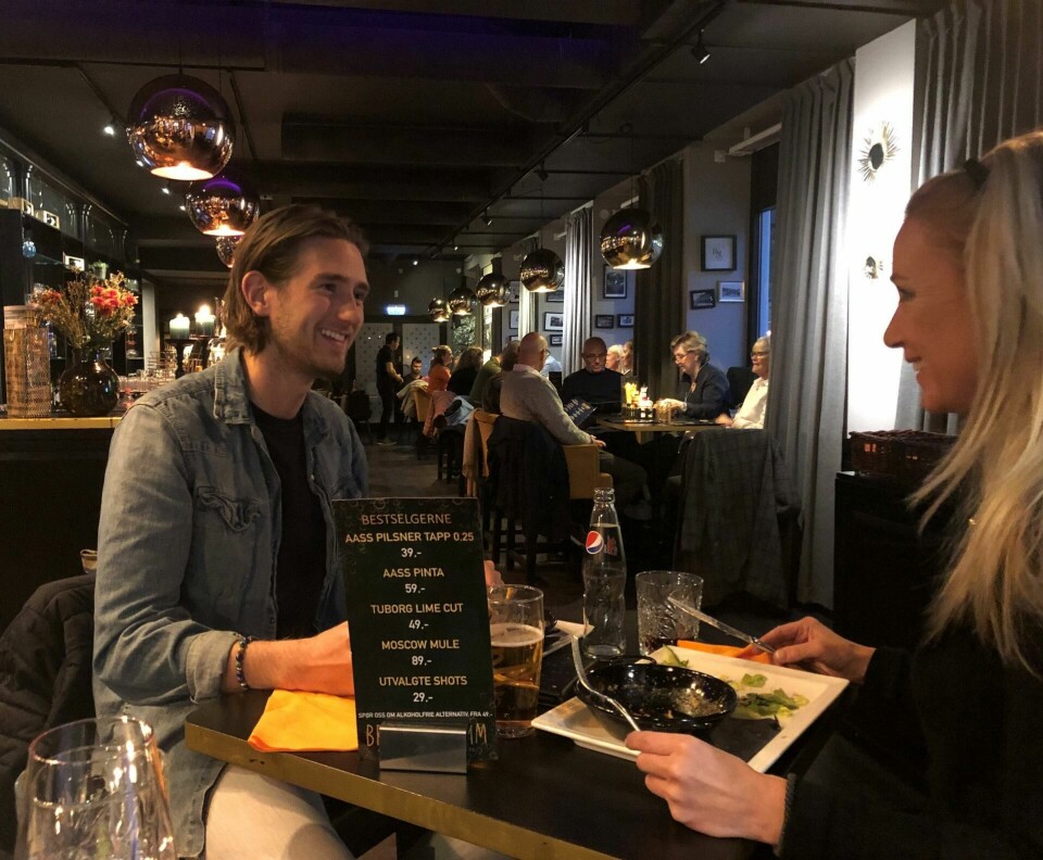 Sebastian Byremo Nilsen og moren Beate Byremo er hjemme i byen i høstferien, og benytter Spis for 100 som anledning til å spise ute flere av kveldene. Sebastian Byremo Nilsen og moren Beate Byremo er hjemme i byen i høstferien, og benytter Spis for 100 som anledning til å spise ute flere av kveldene.