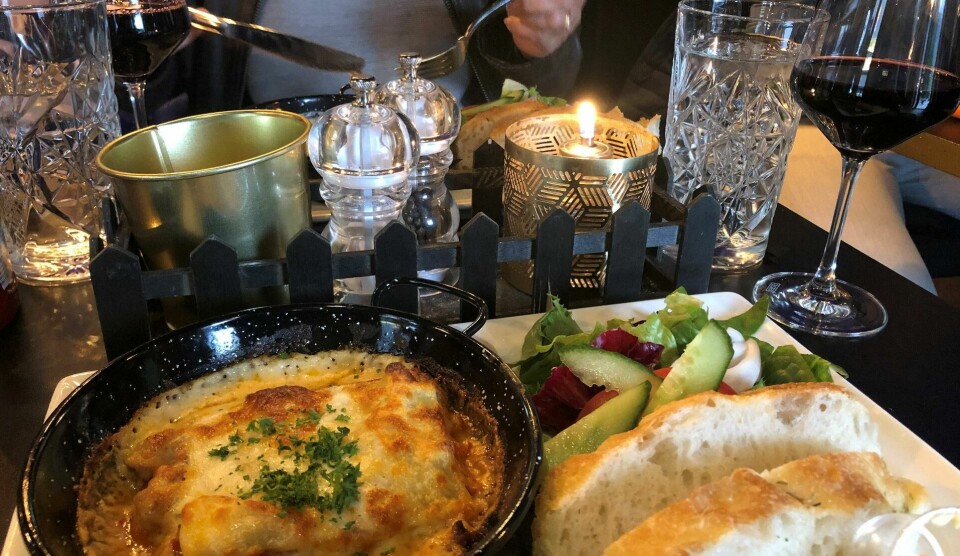 Porsjonspannene med lasagne ble distribuert på løpende bånd på Brask og Bramm onsdag. FOTO: KATRINE STRØM Porsjonspannene med lasagne ble distribuert på løpende bånd på Brask og Bramm onsdag. FOTO: KATRINE STRØM