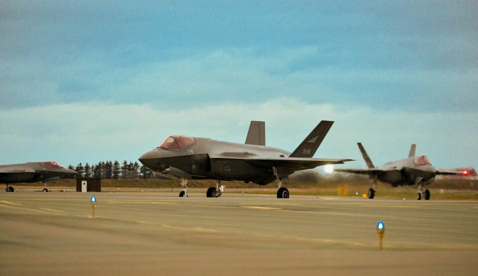 De tre første av de i alt 52 norske F-35-jagerflyene, landet på Ørland hovedflystasjon i november 2017. Alle disse kampflyene skal være fullt operative fra 2025, men utfasingen av dagens F-16-fly er allerede i gang. FOTO: NED ALLEY/NTB SCANPIX