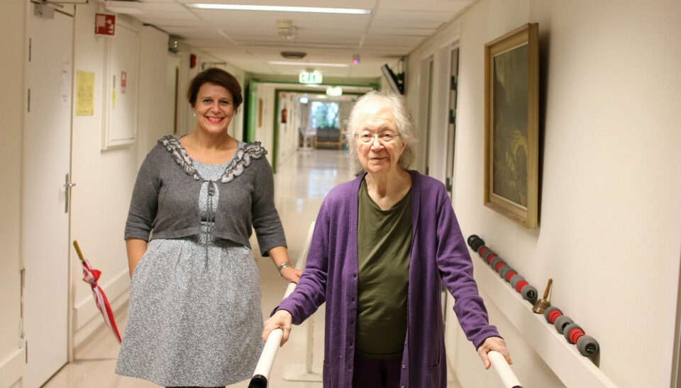 75 år gamle Berit Irene Bredtun trives på Lilleborg helsehus, hvor hun får nødvendig rehabilitering etter et sykehusopphold. Nå lover helsebyråd Tone Tellevik Dahl, mer penger for å styrke helsehustilbudet.