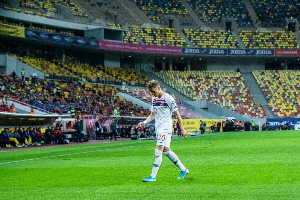 Martin Ødegaard depper etter 1–1 i Bucuresti. Sportsleder Espen Iversen i RA lurer på hvor de virkelige lederskikkelsene, i form av personlighet, har blitt av i dagens norske fotballmodell. FOTO: STIAN LYSBERG SOLUM, NTB scanpix