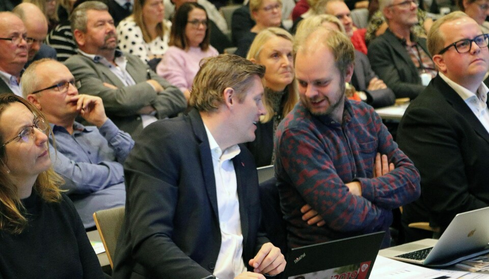 Gruppelederne Dag Mossige (Ap), Mimir Kristjansson (R) og Eirik Faret Sakariassen (SV) under kommunedirektørens framleggelse av handlings- og økonomiplanen for nye Stavanger, som fylte Stavanger Hall på Clarion. FOTO: STEIN ROGER FOSSMO